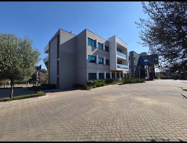 3,438M² OFFICE TO LET IN WAVERLEY